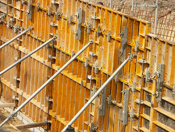 Ensure vertical formwork safety by meticulous installation and strict adherence to safety guidelines.