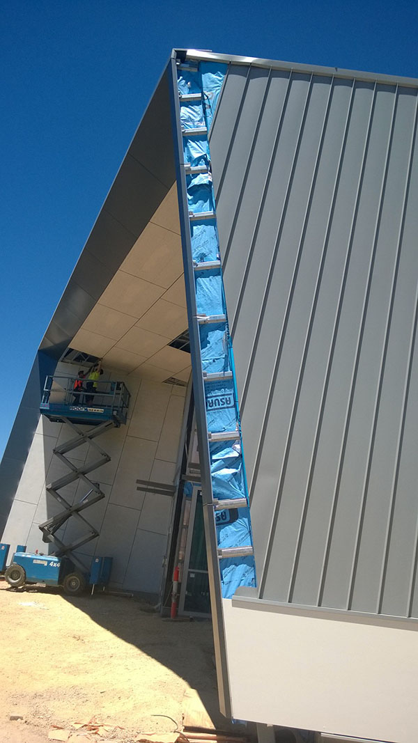Installing cladding and soffits often combines multiple high-risk construction activities. You must prepare a JHA before undertaking these works.