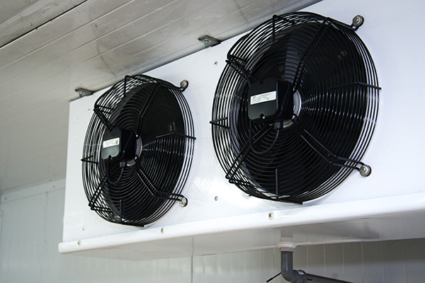 Ensure adequate support when hanging evaporators to ensure the safety of the installation.